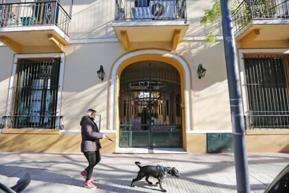 El frente del edifico en perfecto estado