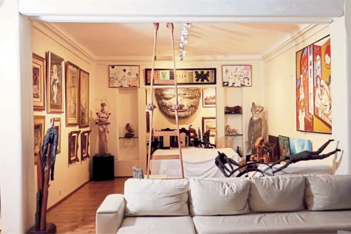 La casa de uno de los coleccionistas del film de Monk y Suárez