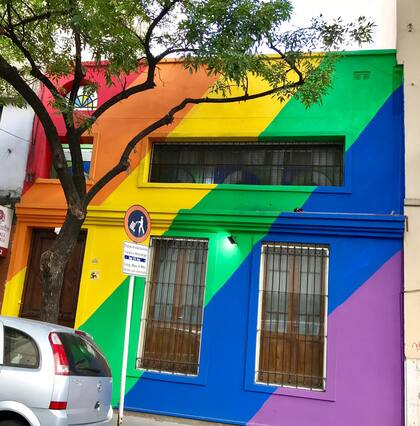 La Casa del Orgullo está ubicada en el barrio de Constitución