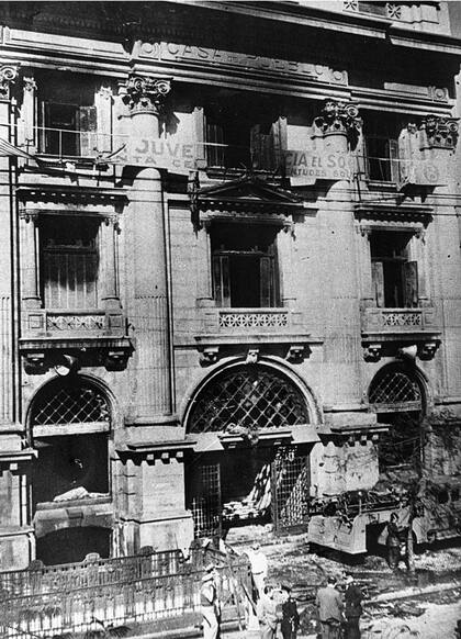 La Casa del Pueblo luego del incendio, en abril de 1953