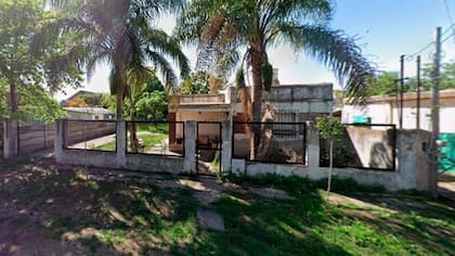 La casa donde fue asesinada una familia en Merlo