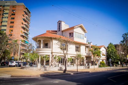 La casa donde funciona la heladería fue la primera en tener ascensor en la zona.