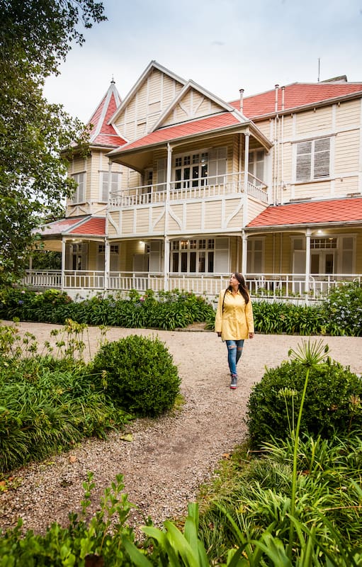 La casa donde veraneaba la escritora Victoria Ocampo cuando iba a Mar del Plata, rodeada de jardines, es uno de los principales atractivos culturales de la ciudad.