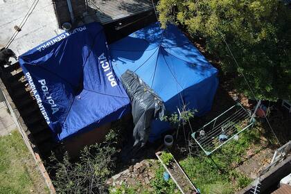 La casa en donde encontraron los cuerpos de las tres jóvenes.