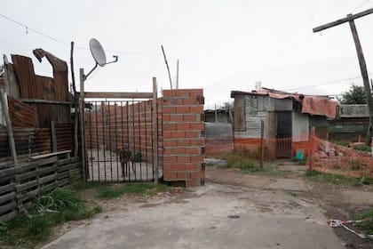 La casa en la que ocurrió el crimen del joven de 26 años (Sebastián Suárez Meccia, La Capital)
