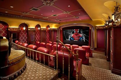 La casa en la que vivió Randy Johnson también cuenta con una sala de cine en el interior