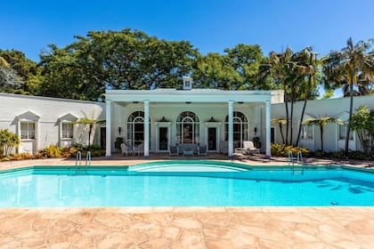 La Casa Encantada, adquirida por Peter Thiel, abarca una superficie cubierta de aproximadamente 40.000 pies