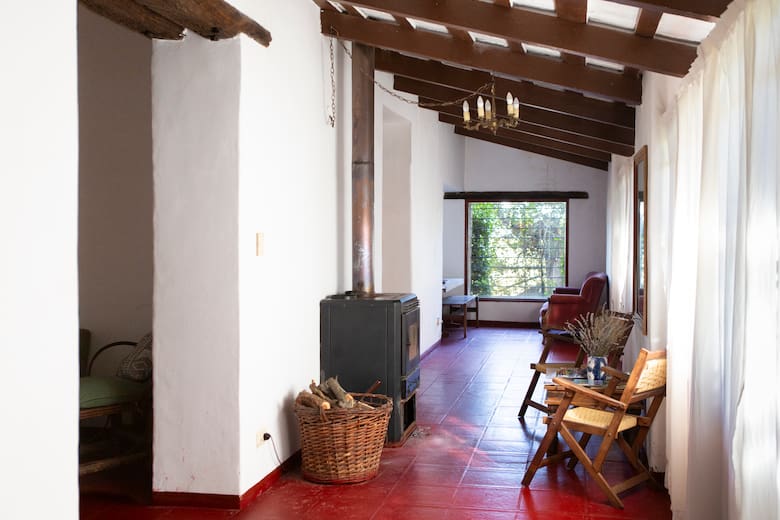 La estancia cordobesa que transformó una casa de piedra en un refugio serrano con historia