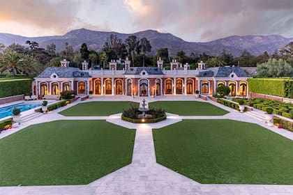 La casa es conocida como el palacio de Versalles de California