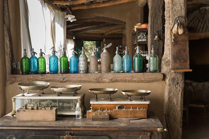 La casa es de adobe y los materiales fueron reciclados de demoliciones de antiguos ranchos de la zona.