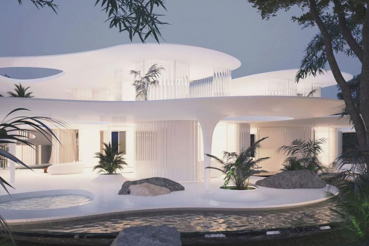 La casa griega no tiene paredes en su planta principal, lo que la deja conectarse con la naturaleza directamente