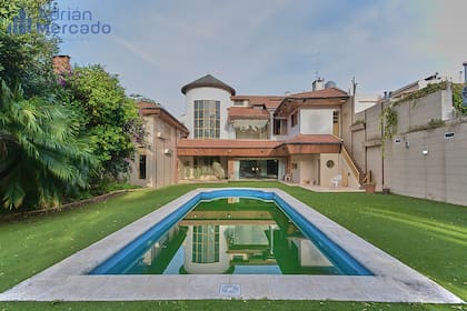 La casa la compró Diego Maradona en 1981 para sus papás y vivió allí en dos oportunidades a lo largo de los años