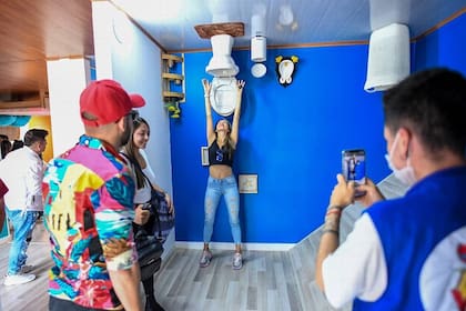 La casa loca también conocida como Casa al revés ("casa invertida") es la creación de Fritz Schall, un austriaco radicado en Colombia