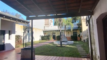 La casa mantiene intacto su estilo colonial, con dos grandes patios con un aljibe cada uno.