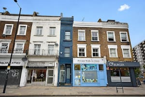 La casa más estrecha de Londres, que tan solo mide 1,5 metros de ancho en algunas partes, está a la venta por 1.350.000 dólares después de haber duplicado su valor en la última década