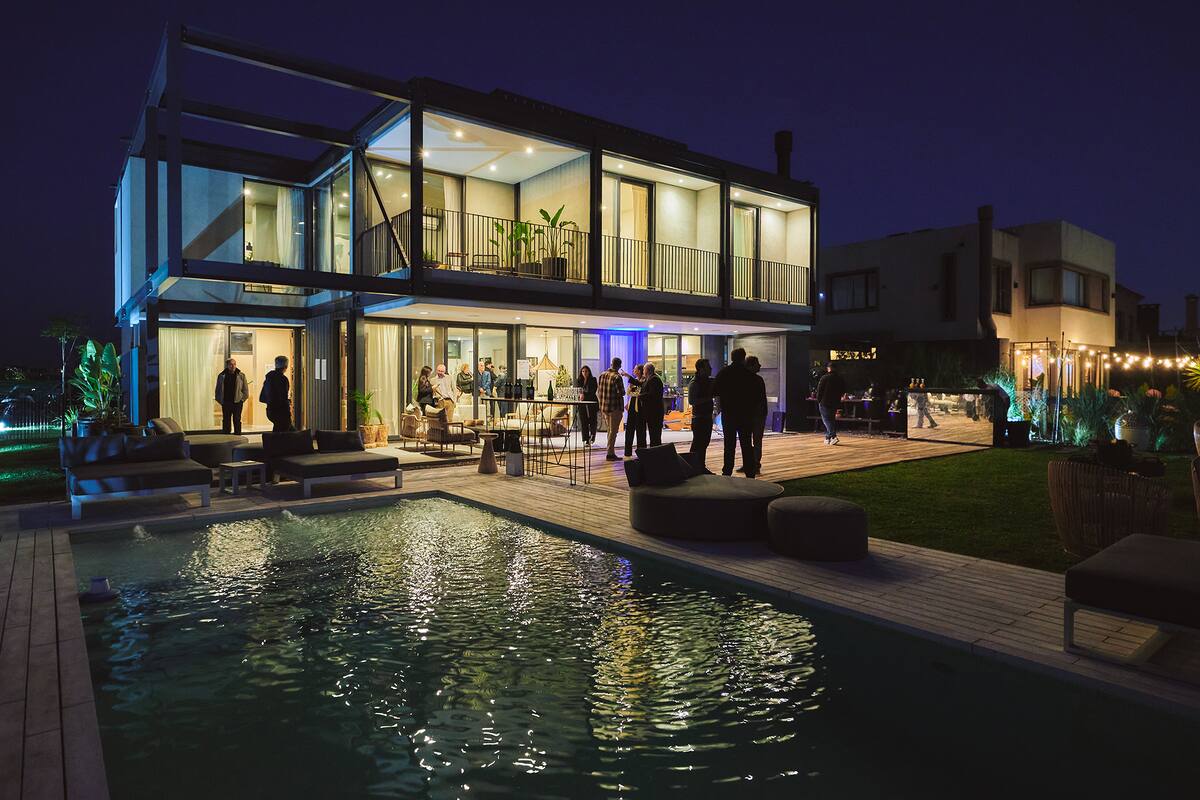 La Casa MIES 314 fue cuidadosamente concebida en torno a la vista natural del barrio Acacias, en Puertos.