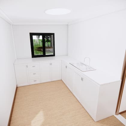 La casa modular cuenta con varios ventanales y pisos de madera en el interior