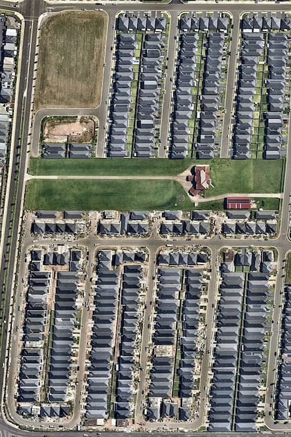 La casa ocupa un terreno de dos hectáreas donde podrían construirse 50 viviendas similares a las que la rodean