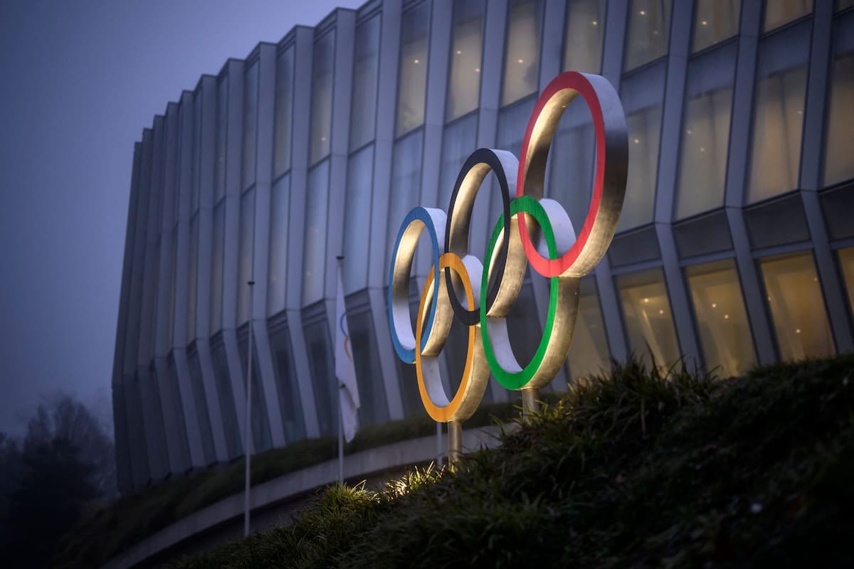 La Casa Olímpica, sede del Comité Olímpico Internacional, alberga en Lausana, Suiza, la cumbre olímpica de autoridades, que decidió volver a autorizar a deportistas juveniles a representar a Rusia y Bielorrusia.