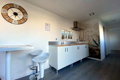 La casa prefabricada de Bauhaus tiene una habitación, baño completo, cocina y living-comedor