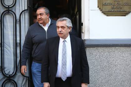 La Casa Rosada busca reflotar el proyecto, pero hay diferencias entre los gremios, y el sector empresario se muestra renuente; el Presidente irá a la CGT