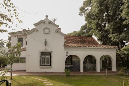 La casa sobre Corrientes 1199, en Olivos, está siendo restaurada por su nuevo dueño para recuperar su gloria y esplendor
