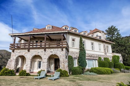 La casa tiene 16 habitaciones; hay espacios con los pisos originales de los '20.