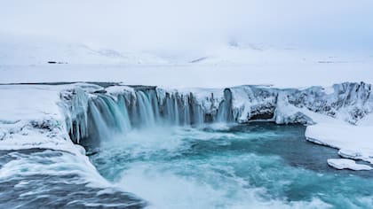 La cascada de Godafoss, a unos 145 kilómetros del Círculo Polar Ártico.