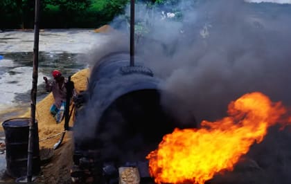 La cáscara de arroz es incinerada en muchas partes del mundo, creando un riesgo para la salud humana y el medio ambiente
