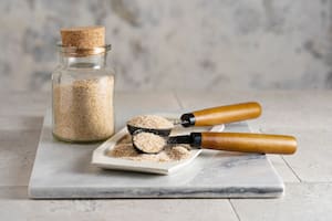 Mitos y verdades sobre la cáscara de una semilla asiática que está en boca de todos