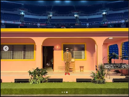 La Casita emulada por Bad Bunny en sus shows (Instagram/@badbunnypr)