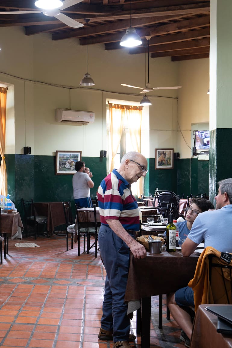 La Casona de Angelito es un clásico de Lobos.