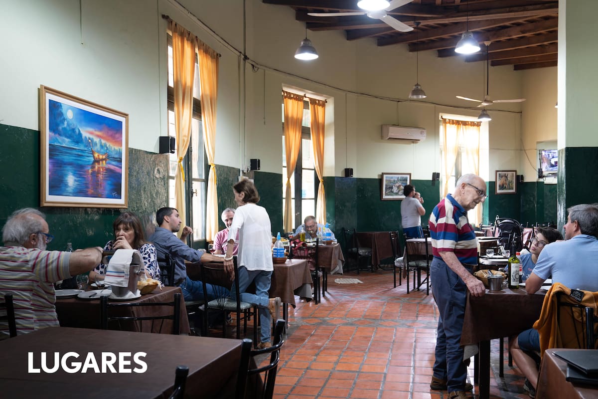 La Casona de Angelito es un clásico de Lobos.