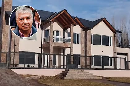La casona de dos plantas en El Calafata donde Lázaro Báez pasa sus días con prisión domiciliaria; toma fuerza un pedido para que el empresario regrese a la cárcel para cumplir la pena por lavar dinero
