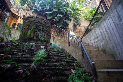 La casona en la calle Bolívar conserva en su jardín una cisterna donde se juntaba agua en la época del virreinato