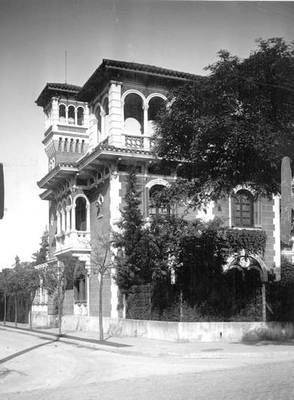 La casona es un símbolo y orgullo del barrio de Olivos, cuyos vecinos reclaman que se preserve y no se demuela.