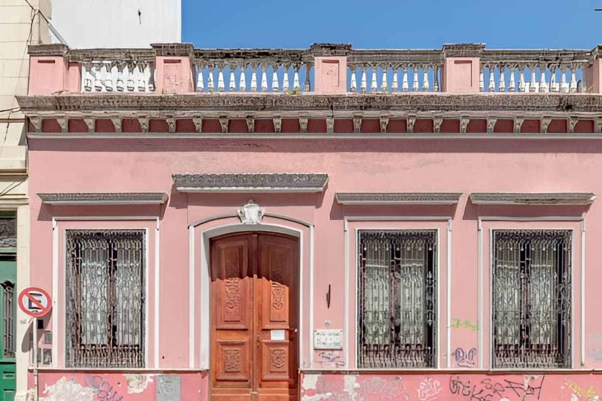 La casona histórica de Chile 832, que fue sede del Museo de la Historia del Traje, se convertirá en un centro cultural
