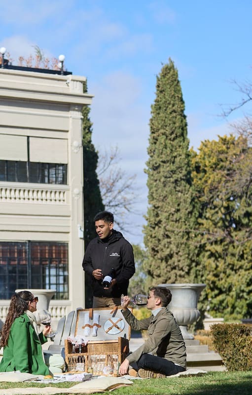 La casona que perteneció a la familia propietaria de la bodega Luigi Bosca, dentro de la Finca El Paraíso, está abierta al público