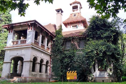 La casona tiene 100 años y tiene una torre estilo campanario