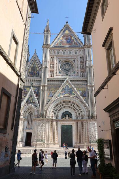 La maravillosa catedral de Orvieto, ricamente ornamentada.