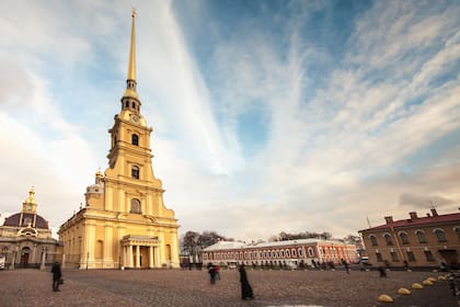 La Catedral de Pedro y Pablo y su aguja dorada