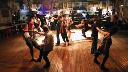La Catedral nació partir de la iniciativa de cuatro amigos rockeros, en un silo de Sarmiento y Medrano