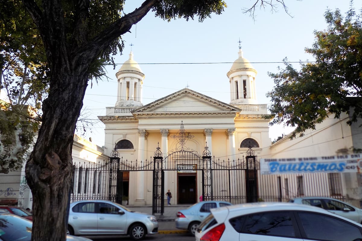 La Catedral Nuestra Señora de la Paz de Lomas de Zamora fue robada por un grupo de personas no identificado que se llevó hasta las coronas de los santos