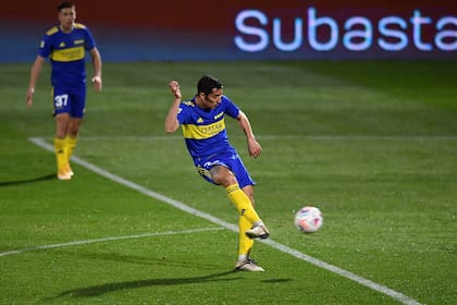 La categoría del Pulpo González para abrir el pie y clavarla junto a un palo para el 2 a 1 de Boca sobre Platense