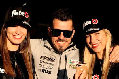 La categoría más popular del país se diferencia del Súper TC 2000 y de la Fórmula 1 y lo mismo harían el TN y el TR V6; “esconderlas es faltarles el respeto a las chicas”, opina la gerente de marketing; Gastón Mazzacane, de la comisión directiva y el más veloz ayer, evitó hablar del tema