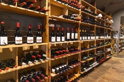 La cava de Raíx está en plena expansión y busca recoger clásicos y novedades de la viticultura argentina.