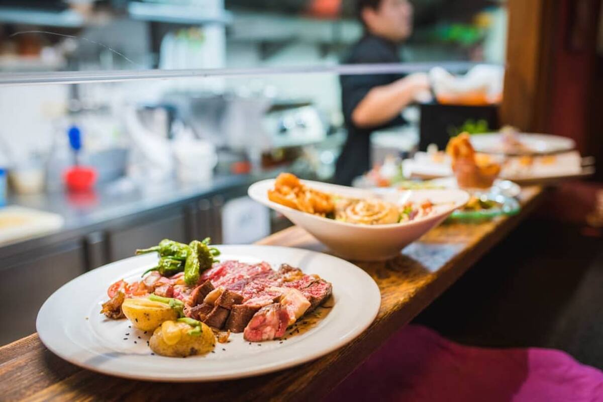 La Cave, el restaurante de Toledo cuyo dueño tuvo una respuesta viral (Foto: Instagram @lacavetoledo)