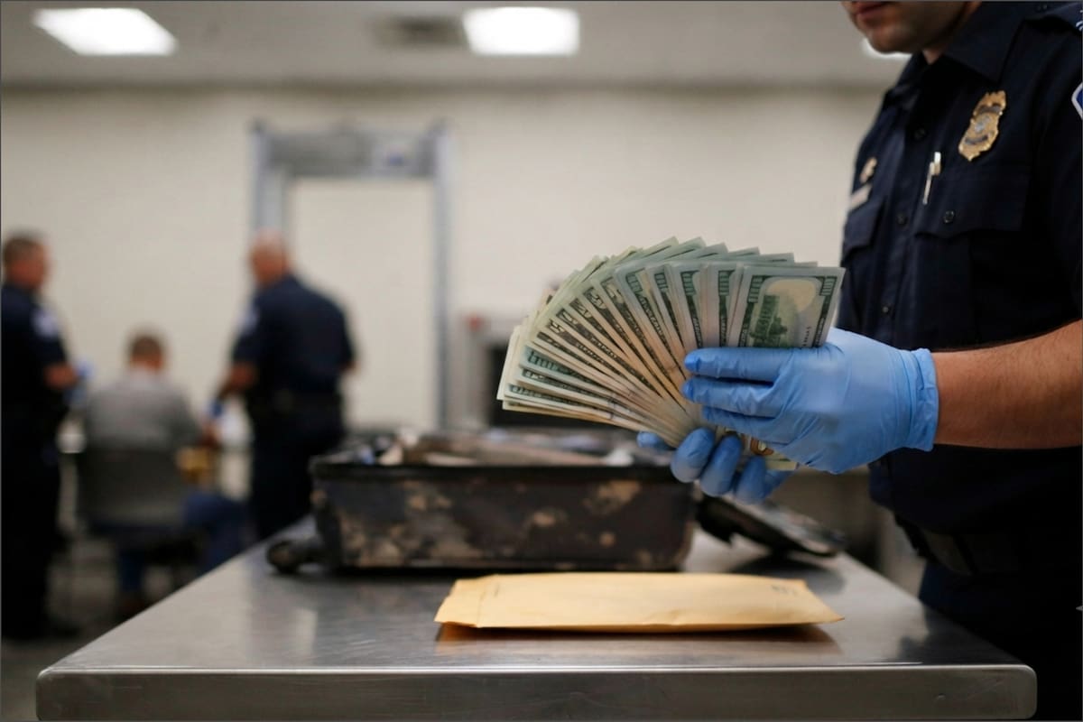 La CBP detuvo al ciudadano que viajaba a República Dominicana con Global Entry y confiscó el dinero que llevaba en su equipaje de mano