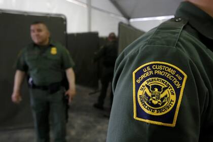 La CBP difundió prácticas que pueden seguir los compradores para evitar adquirir productos peligrosos y falsos en línea