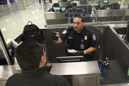 La CBP hace filtros a todos los viajeros que intentan ingresar a EE.UU.